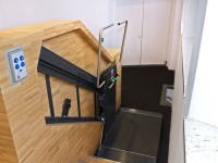 plateautraplift uitgeklapt
